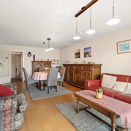 Flat With Terrace & Play Area Apartman